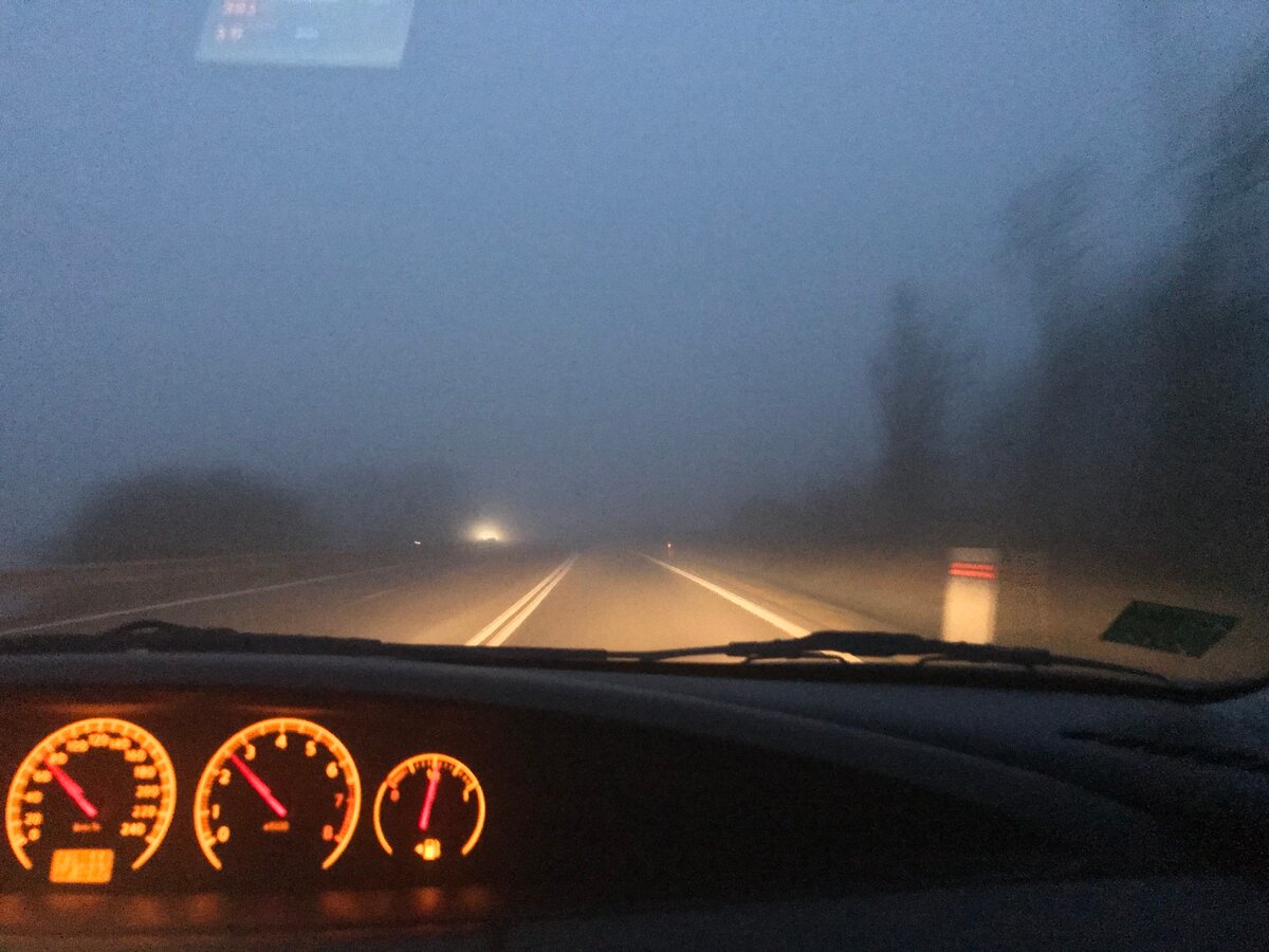 Фото не вполне передает дорогу. Но что-то похожее видел и наш водитель. Фото Полины Кудрявцевой