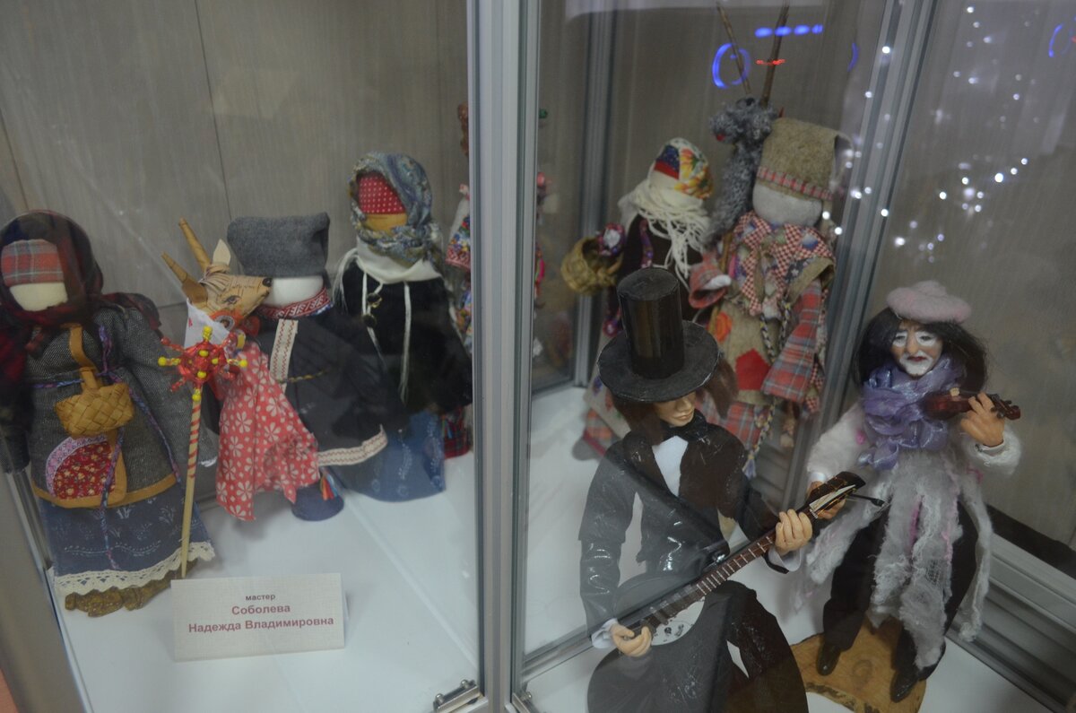 В торжественной обстановке участникам выставки вручили благодарности.