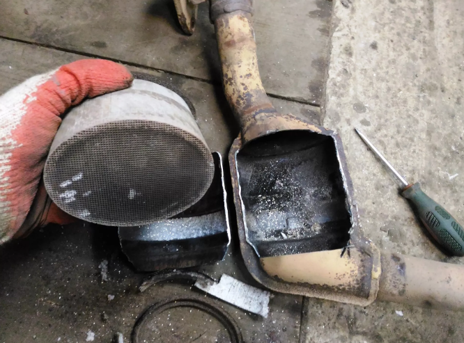 почему нельзя вырезать катализатор?