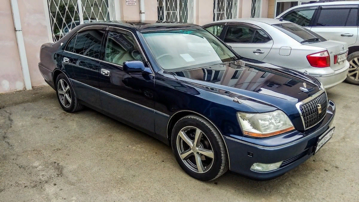 Crown Majesta 2000