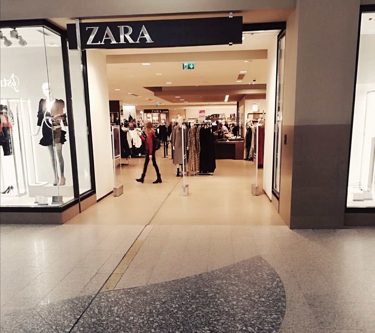 Магазины в заре. Магазин Зара в Ульяновске. Зара Нижний Новгород. Zara Тверская 4. Зара Тольятти.