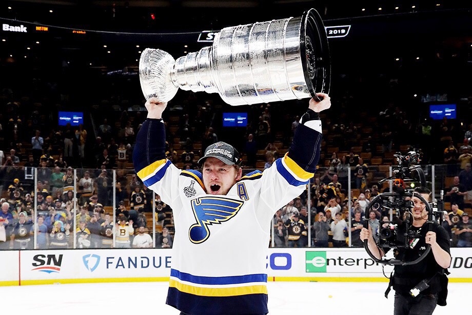 Владимир Тарасенко с Кубком Стенли 