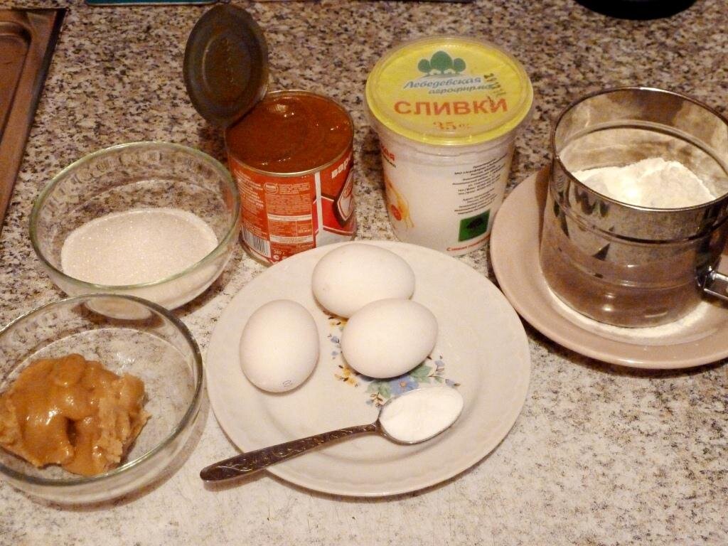 Торт «Пчелка» на медовом бисквите