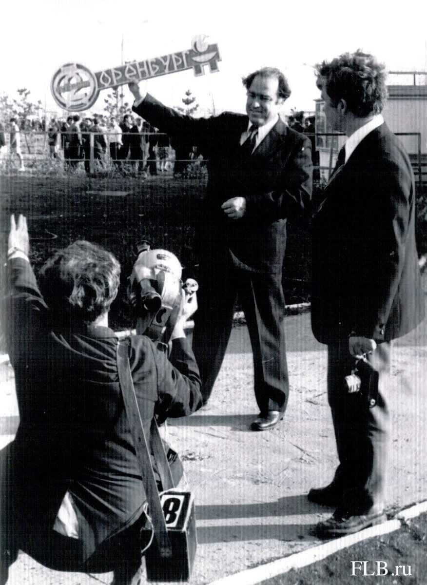 Виктор Черномырдин во время запуска второй очереди Оренбургского газоперерабатывающего завода. 1975 год