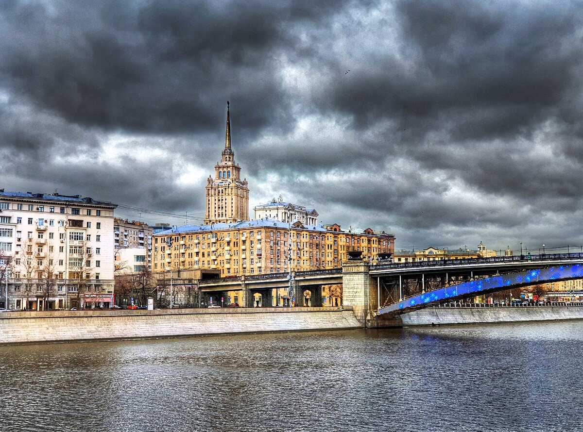 Картинка для привлечения внимания. Москва, Смоленская набережная.