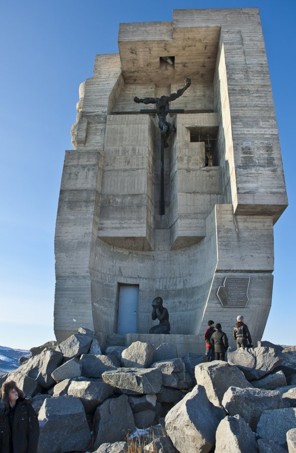 Маска скорби в магадане фото