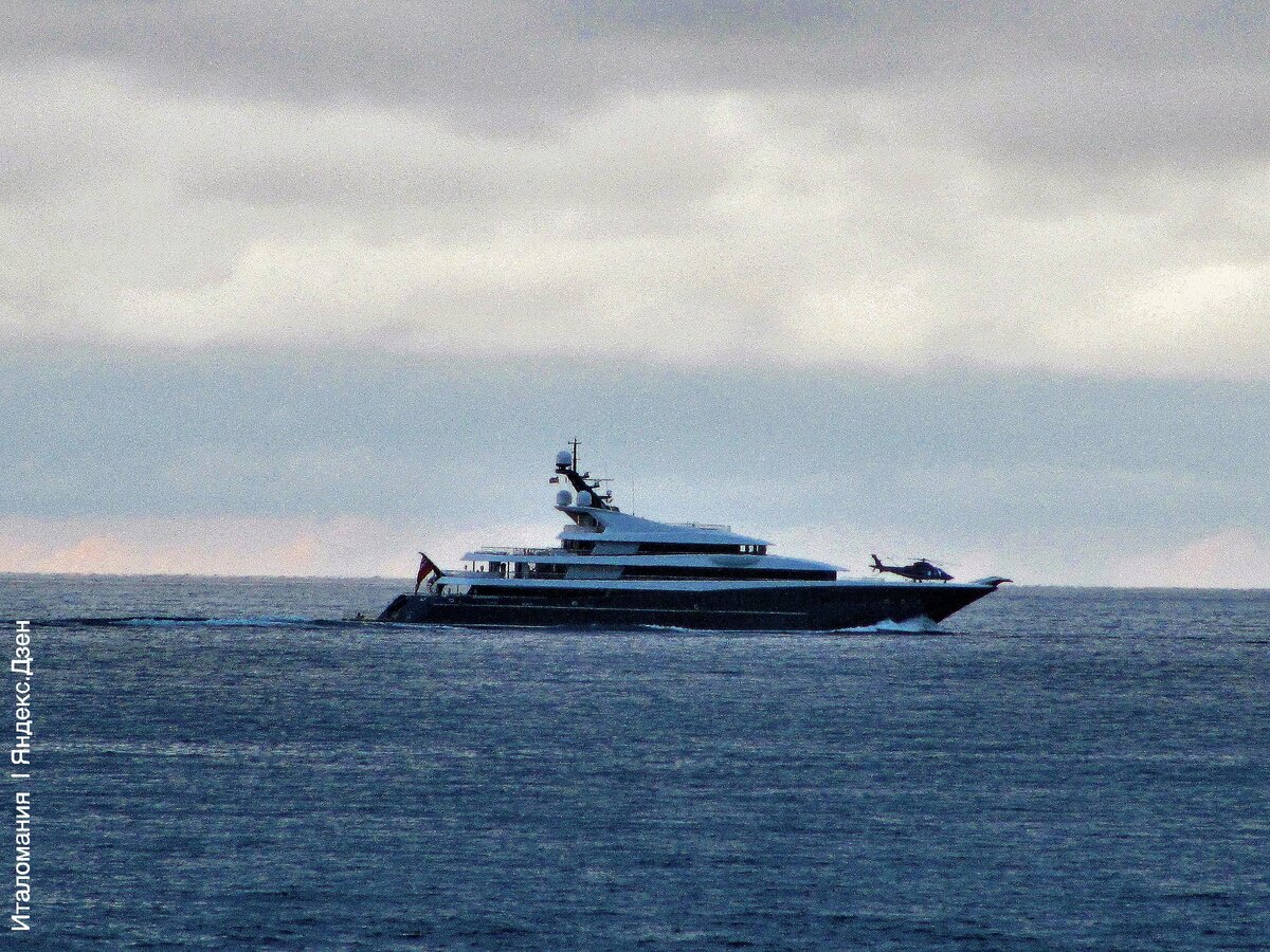 Скорее всего следует в Порто-Черво.