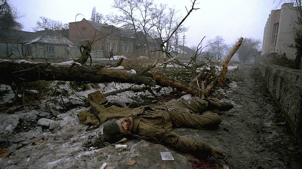 Вот он,чей то ребенок,погибший  по вине либералов.