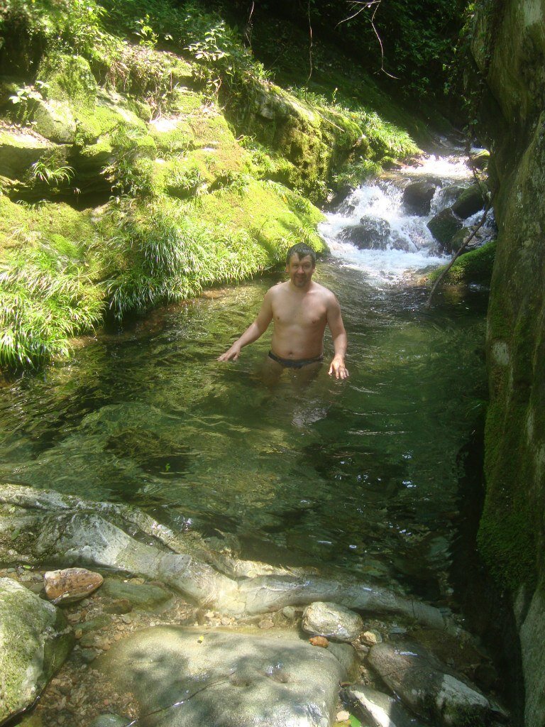 Водица в горных озёрах очень холодная!