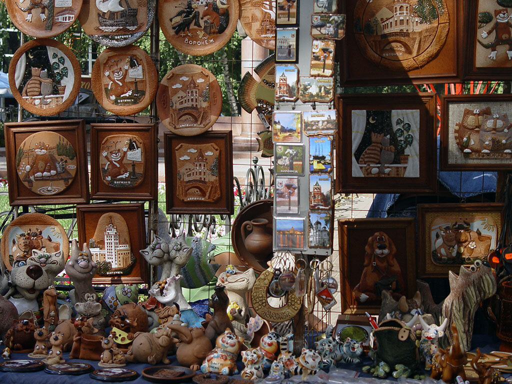 Лавка сувениров. Что привезти из воронежа. Елена матвеева воронежская матрешка. Сувениры из воронежа. Конфеты воронежский сувенир.