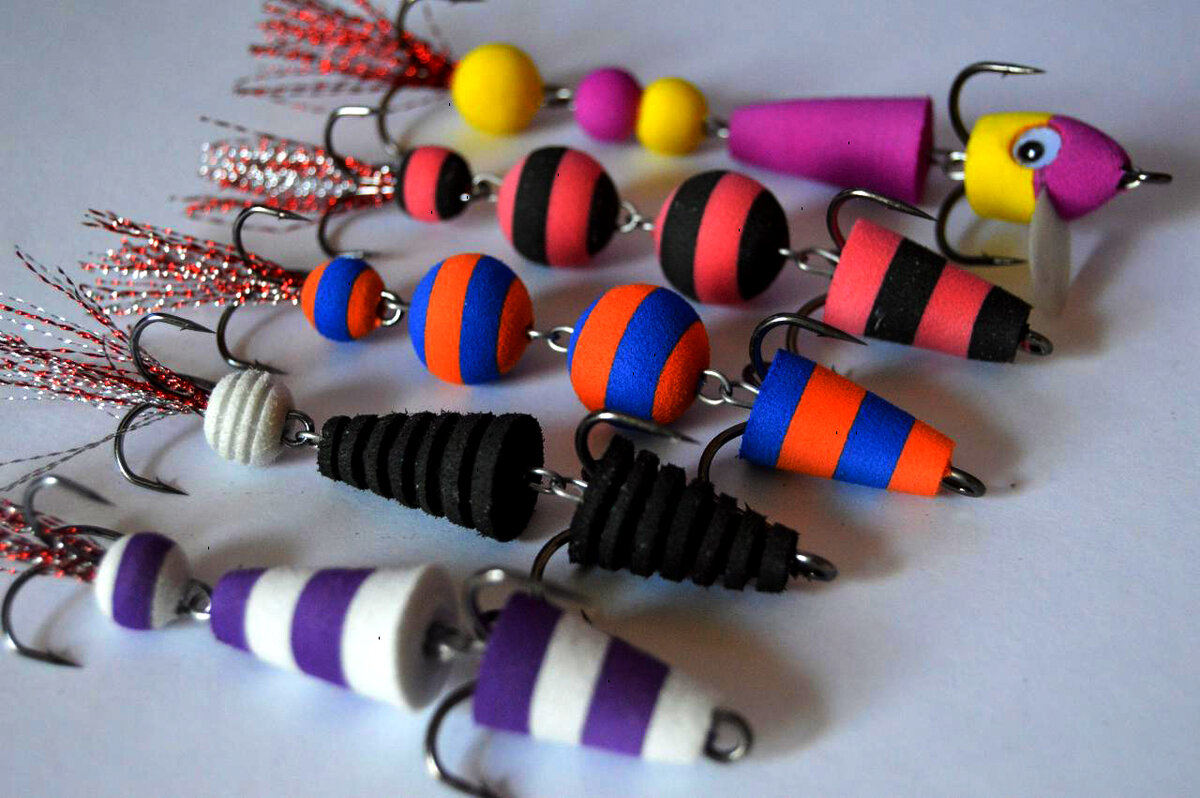 Можно подумать, что это каки-то игрушки, если бы не острые крючки.