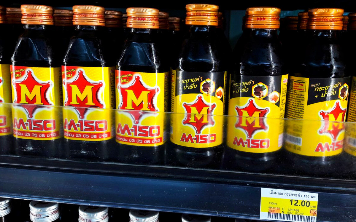 Напитки в тайланде. Тайский самогон лао кхао. Тайский напиток лао кхао. Самый популярный напиток в тайланде. Напитки из тайланда.