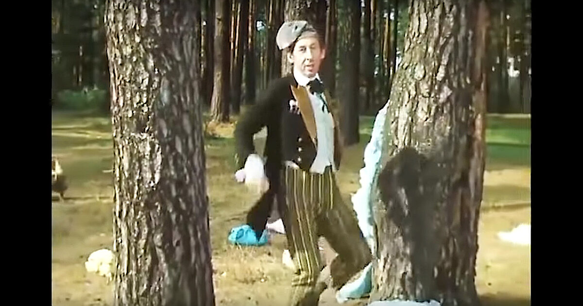 Кадр из кинофильма "Приключения Буратино", на котором киногерой Дуремар утверждает: "А я тут ни при чём. Совсем тут ни при чем!"