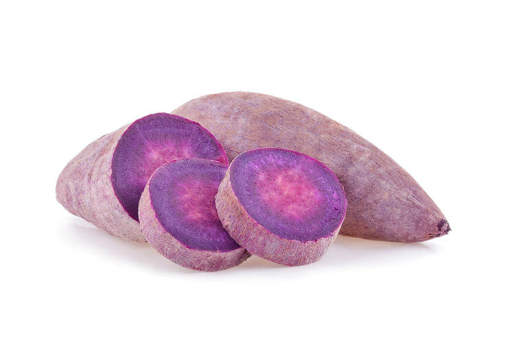  Его называют самым трендовым корнеплодов 2020 года. Ведь из убе или фиолетового ямса получается классная инстаграм-еда. А все благодаря его яркому пурпурному цвету.