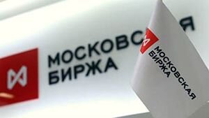 Это позволяют сделать крупные банки, например, ВТБ, Сбербанк, а также Альфа-Банк и другие. Достаточно будет прийти в офис в любом городе (не только в Москве) с паспортом и свидетельством ИНН. Многие брокеры даже дают возможность делать это дистанционного через сервис «Госуслуги», тогда идти никуда не нужно, всё делается прямо из дома.