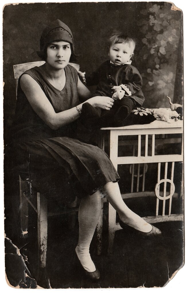 С.Н. Левицкая (Васильева) с сыном. 1929. Из архива автора.