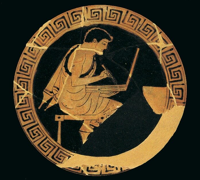 …Пусть теперь кругом засады – твердо стой, не трепещи.  
Победишь – своей победы напоказ не выставляй, 
Победят – не огорчайся, запершись в дому, не плачь. 
В меру радуйся в удаче, в меру в бедствиях горюй. 
Познавай тот ритм, что в жизни человеческой сокрыт.
                                                                                       в переводе В.Вересаева