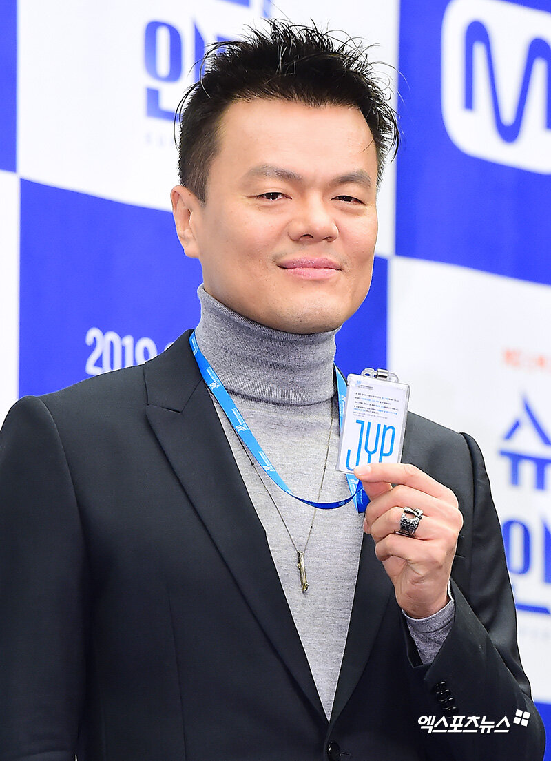 Джупик. Пак Джинён JYP. Пак Джинен JYP 2020. Пак Джинён директор. JYP Entertainment директор.