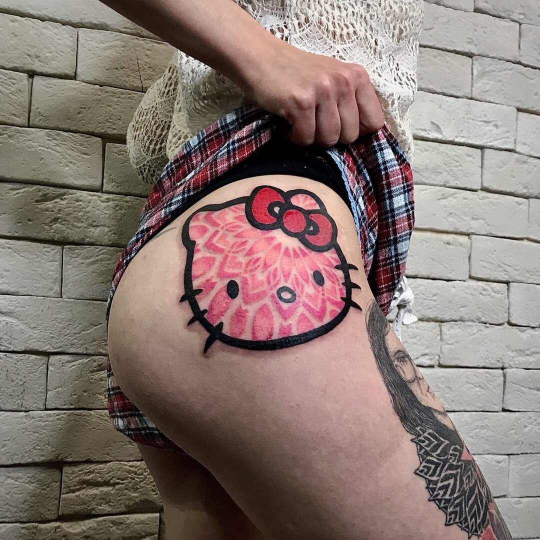 Свежая сразу после сеанса и зажившая татуировка.