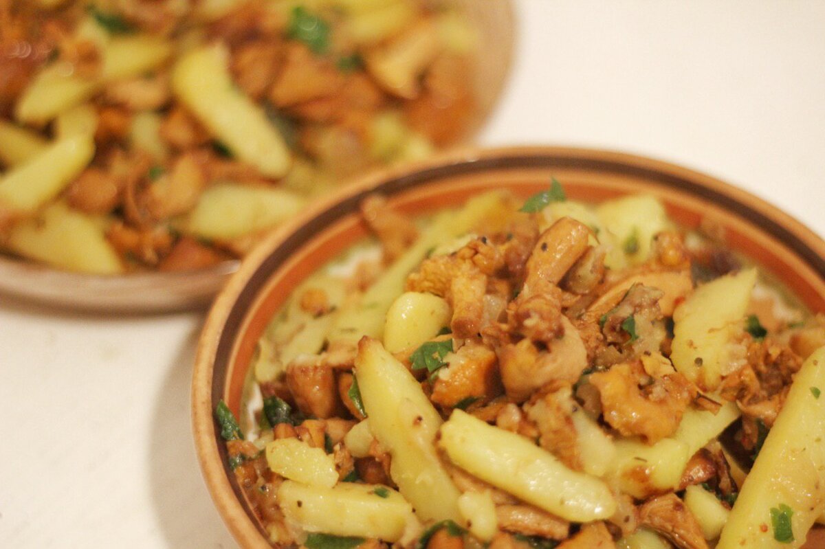 Жаренная картошка с лисичками. Ням-ням!