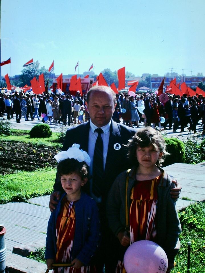 Праздники какими светлыми они были.