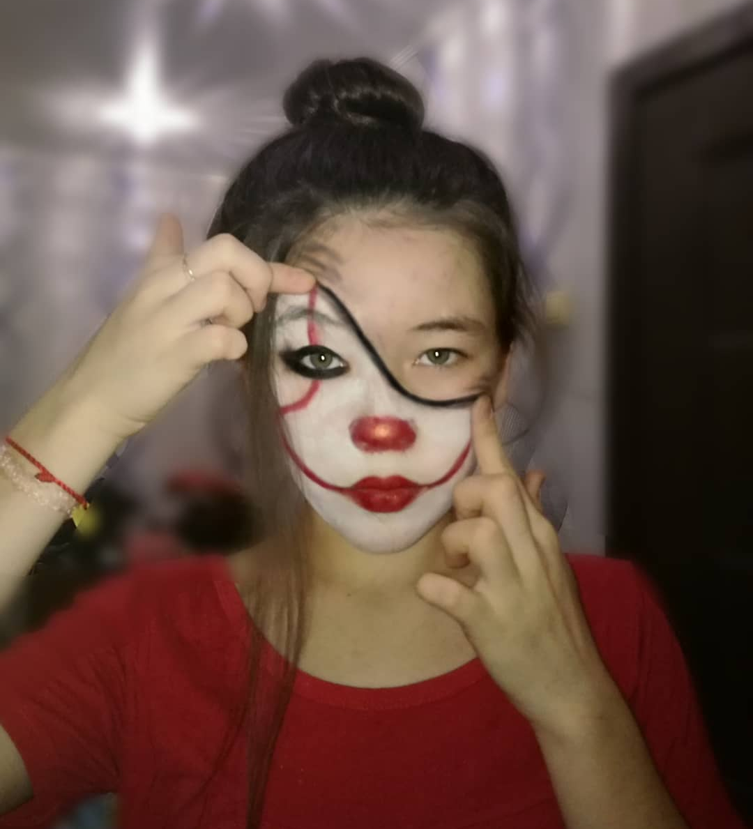 Да , как видите это выглядит ужасно...Но это же были только  мои начинания.