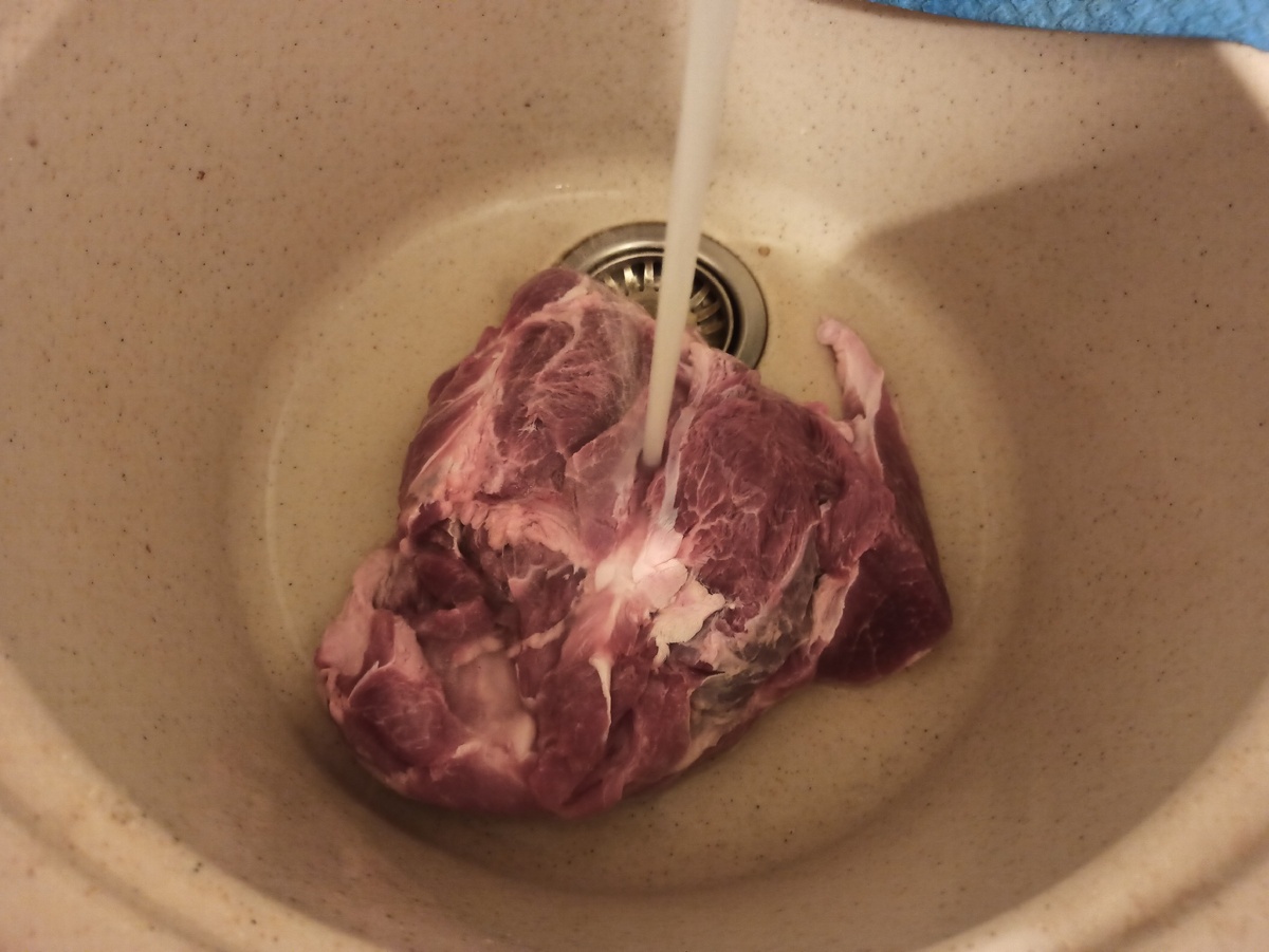 Мясо моется