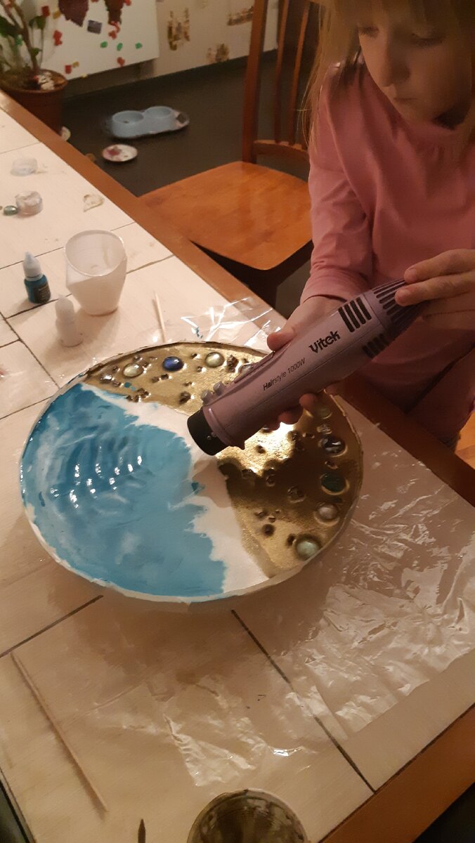 Процесс рисования волн, с помощью фена