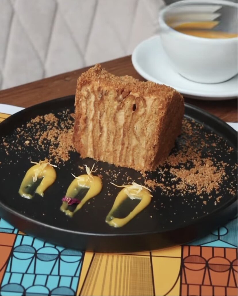 Фото с официальной страницы ресторана в INSTAGRAM (P.S. Сейчас он украшается ягодами). 