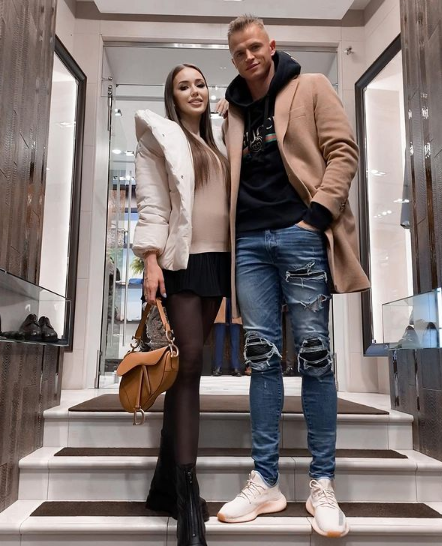 Пользователи Сети разглядели у Костенко округлившийся живот