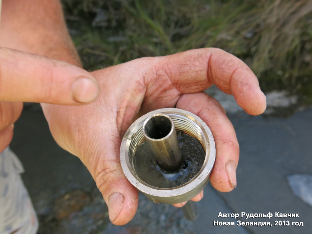 Принцип действия "Золотого шприца" заключается в накоплении тяжелого металла на дне приемника.