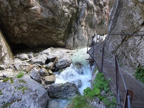 подход к водопаду Hoellentalklamm