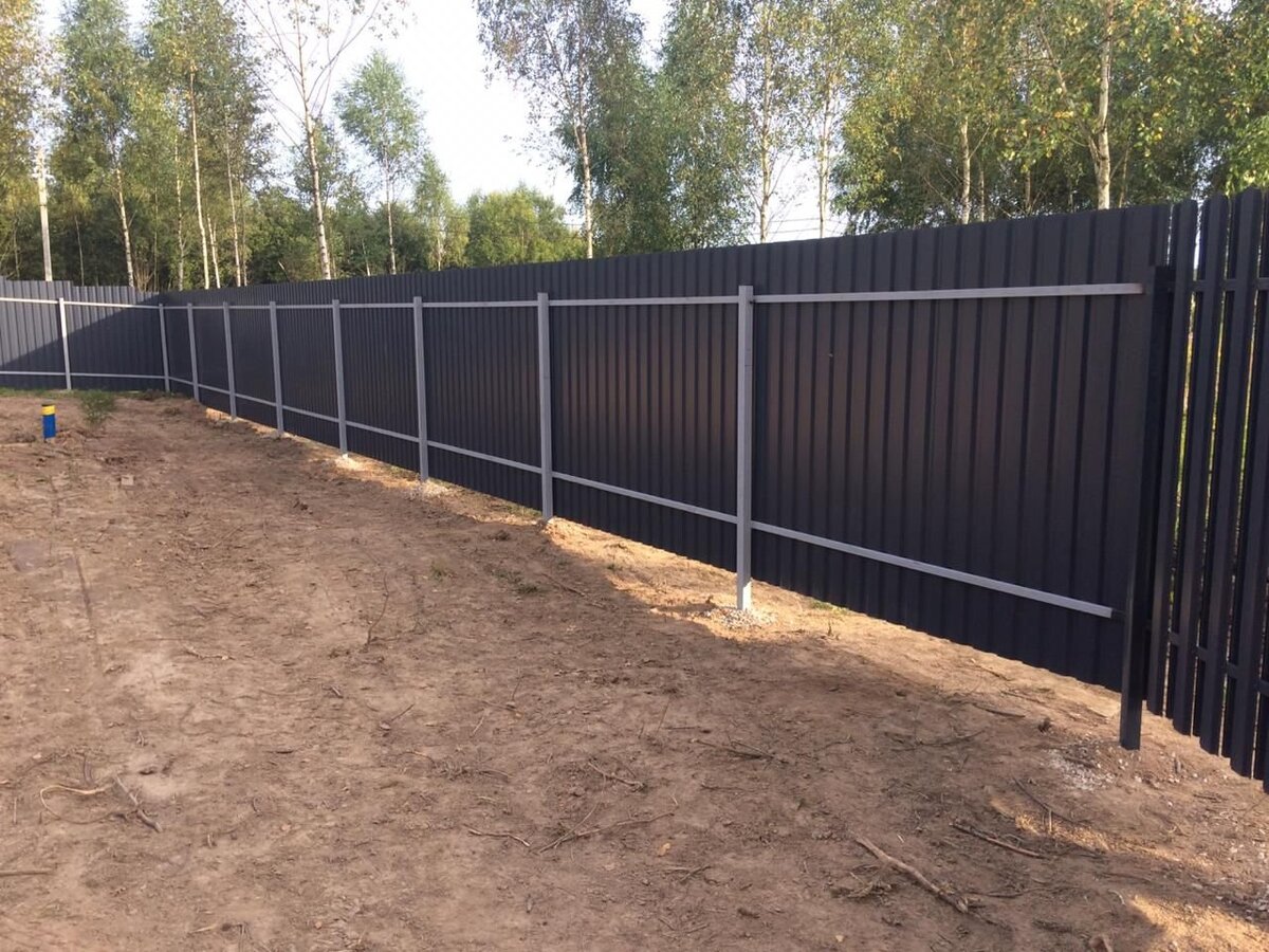 Забор из профнастила на дачу