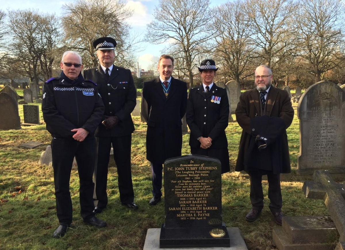 Облагороженная могила легендарного полисмена