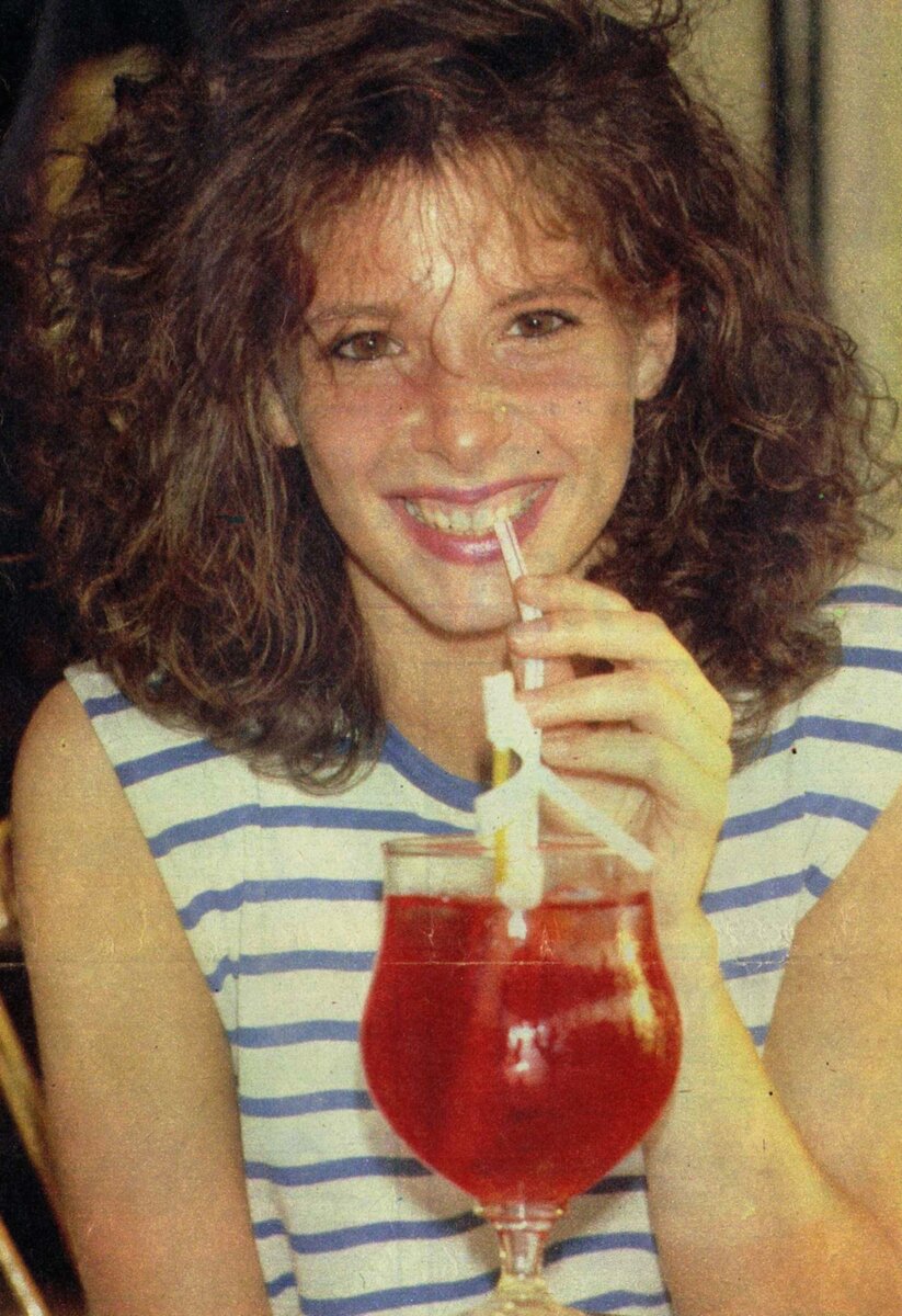 В детстве Милен себе не нравилась. Она ходила в брюках, запихивая в них носовой платок, чтобы походить на мальчика.