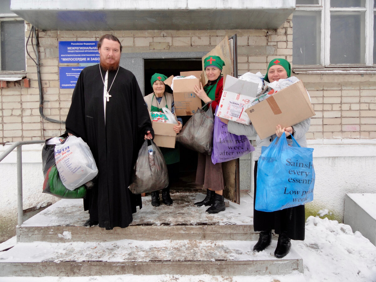Всякие вкусности и подарки для наших друзей бездомных