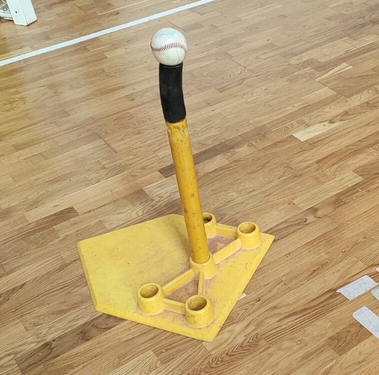 Позволяет отбивать ближние и дальние мячи