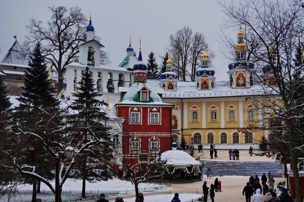 Псково печерский монастырь зимой фото