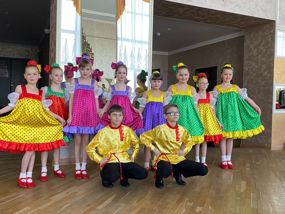 Красавцы и красавицы. Фото из личного архива