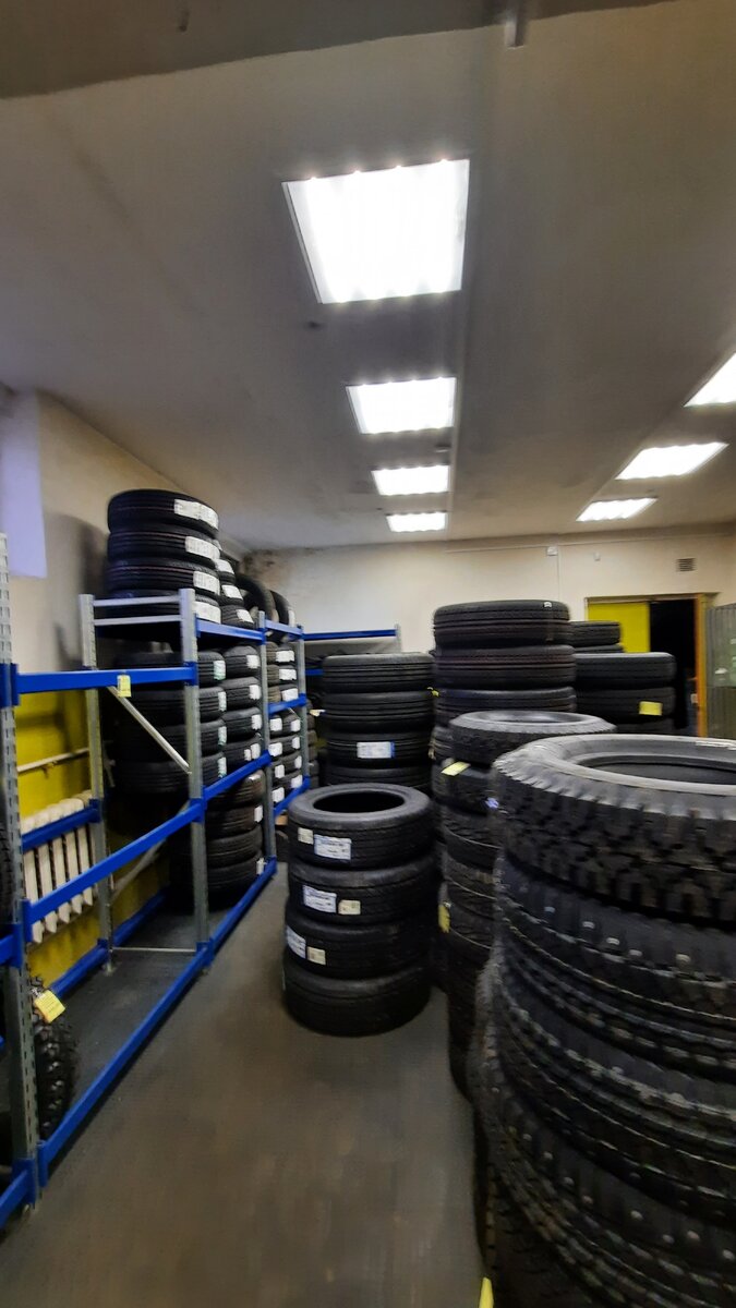 Резина в магазине у нас тоже была)