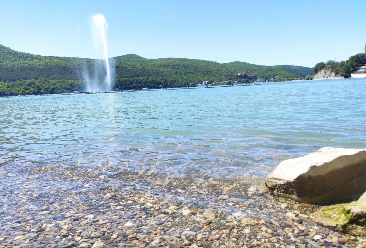 Озеро Абрау   фото автор .Компас