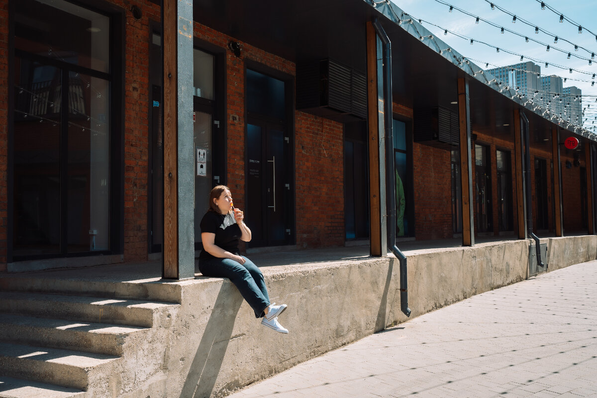 Всем привет! Меня зовут Елена Сокол и я логопед-практик. Я помогаю обычным мамам заниматься со своими детьми самостоятельно. Адепт семейного образования. 