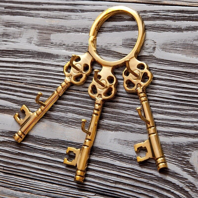 Gold ключи купить. Связка ключей. Связка золотых ключей. Красивые ключи. Золотой ключ.