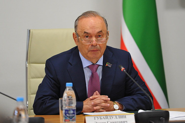    Экзам Губайдуллин: «Проблемой для сельских поселений в зоне индивидуальной застройки является содержание контейнерных площадок, уборка мусора, который, как правило, скапливается по причине несвоевременного вывоза»