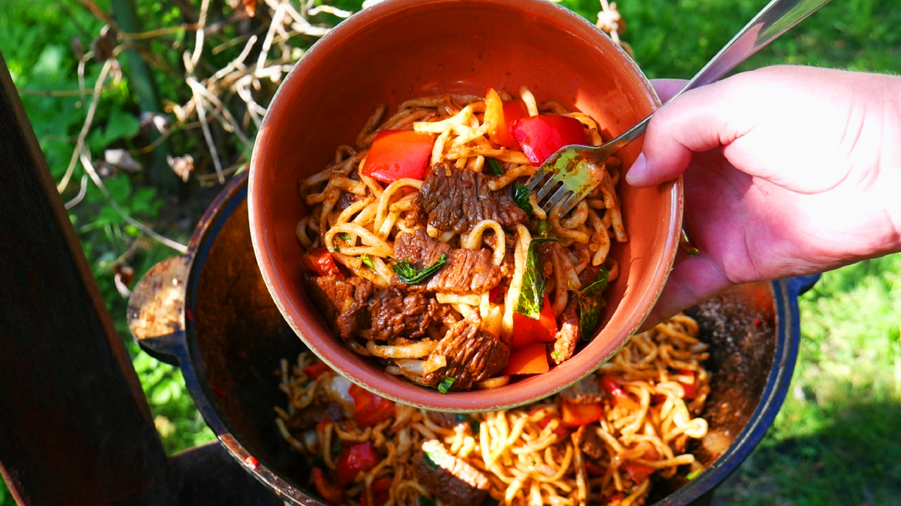 Жареный лагман. Быстро, просто и вкусно.