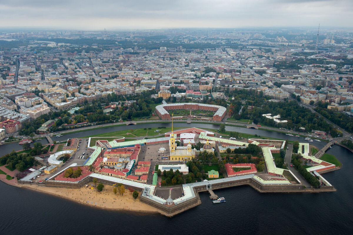Петропавловская крепость сверху фото в санкт петербурге