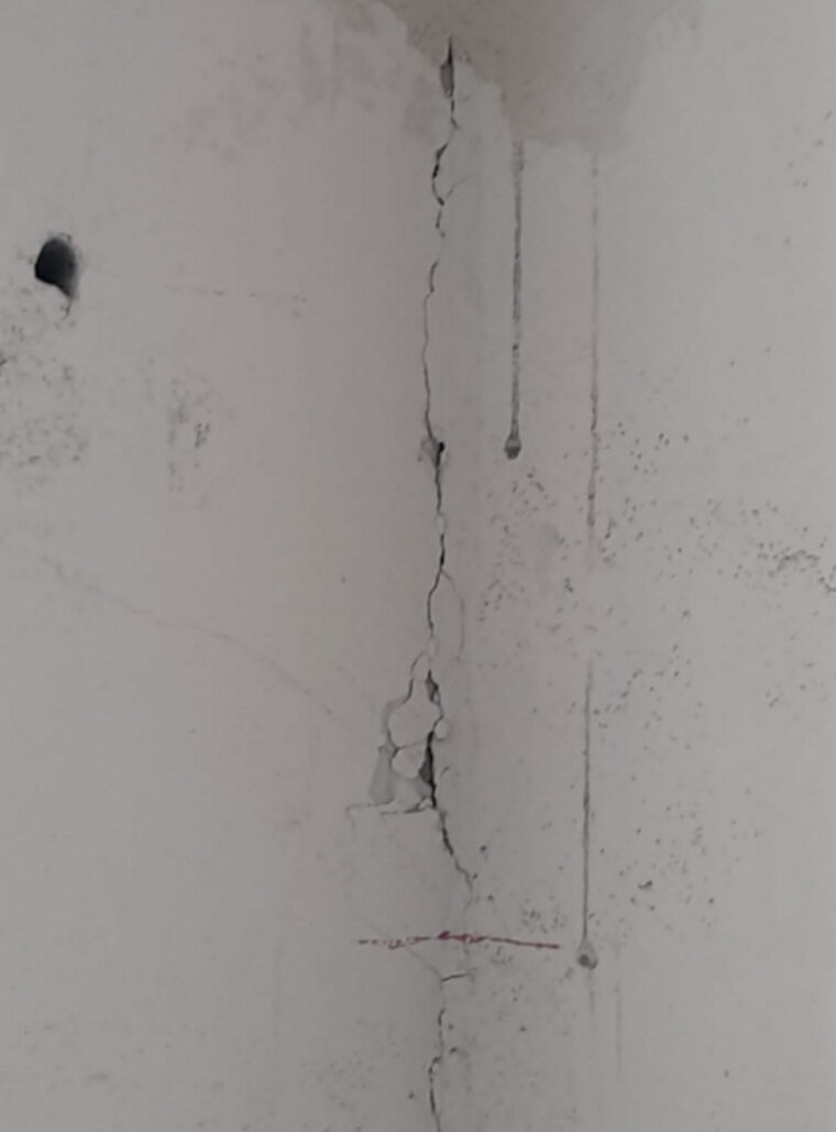    Строительные работы привели к разрушениям в одном из подъездов