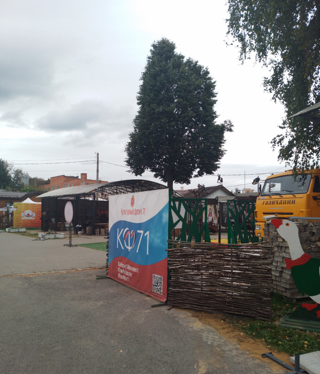 Нашему городу -877, но он  как всегда молод, красив, хорош собой, да ещё в в полном расцвете сил, радует своих жителей и гостей, историческими  памятниками, итересными музеями, замечательными...-48