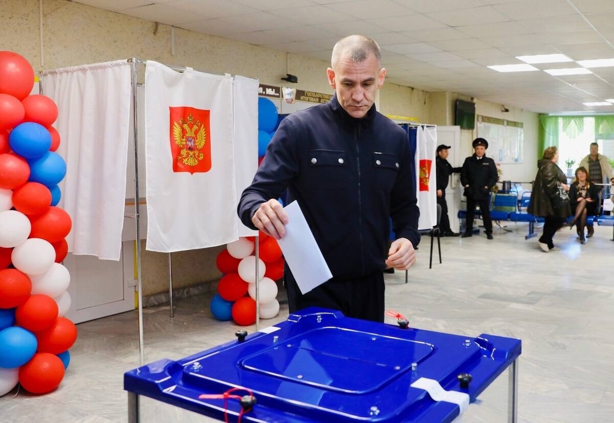    Глава Сургутского района проголосовал на выборах