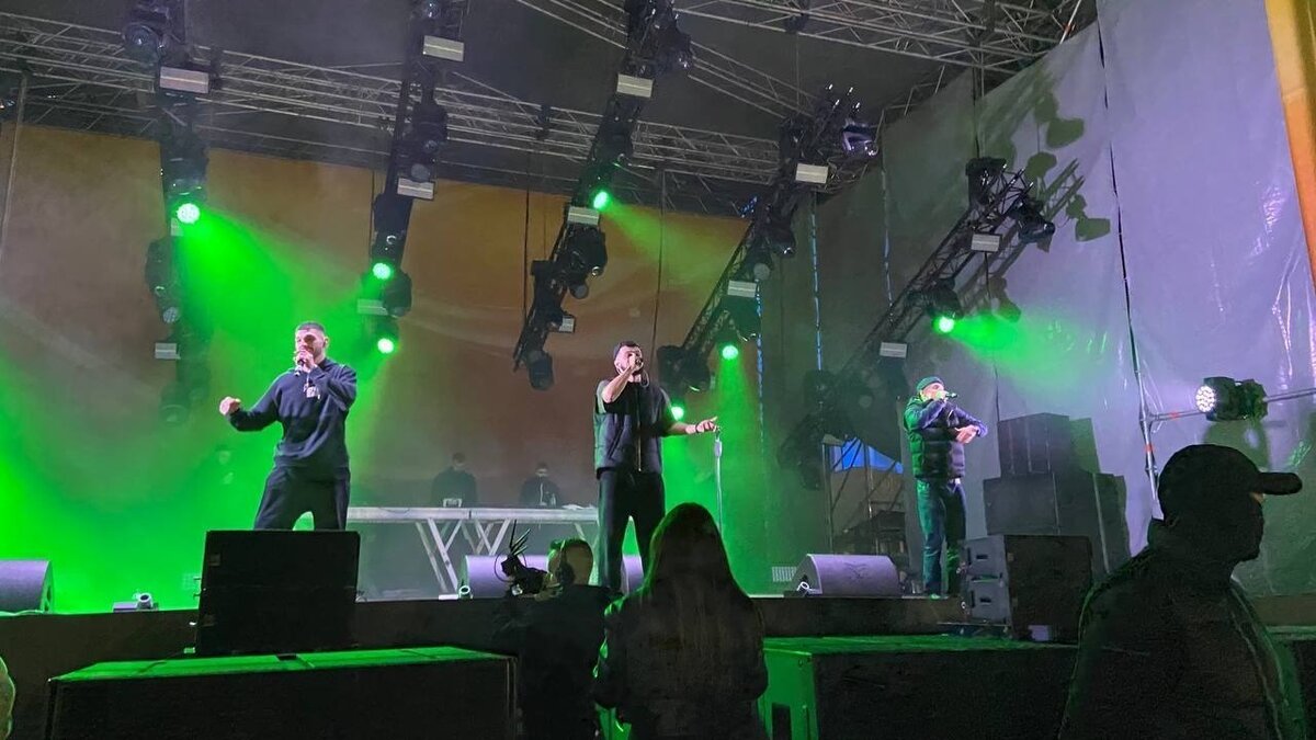     Причиной образования огромных очередей на входах на нижегородский стадион «Стрелка», где в прошедшие выходные прошел фестиваль Stadium fest, назвали попытки прохода по липовым билетам. Об этом организаторы мероприятия сообщили в социальных сетях.